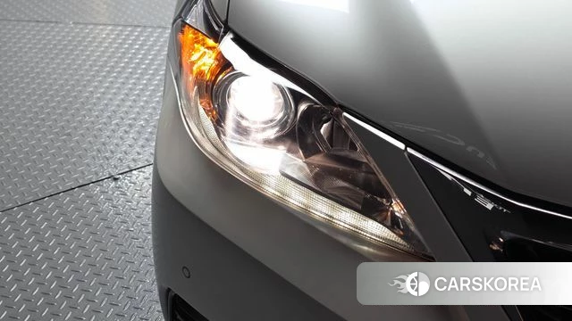 Lexus CT200h id 4435560 из Кореи 14