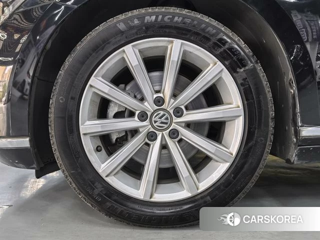 Volkswagen Magotan id 4218175 из Китая 14