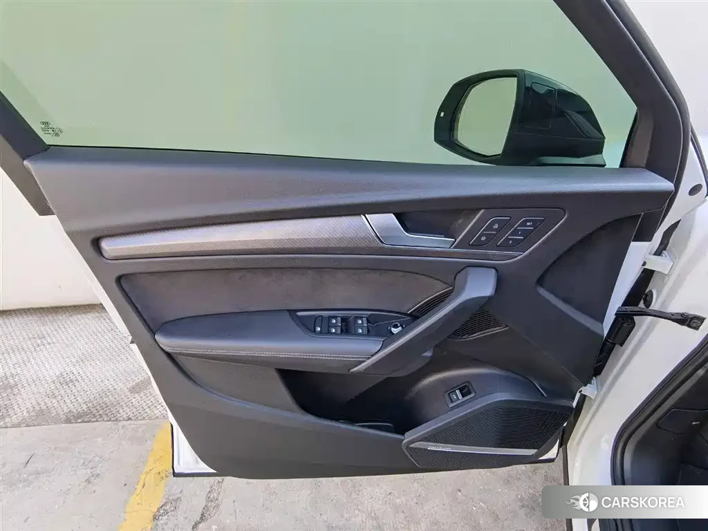 Audi Q5L id 4629461 из Китая 14