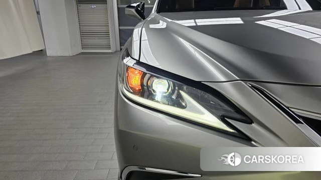 Lexus ES300h 7th generation id 4665743 из Кореи 14