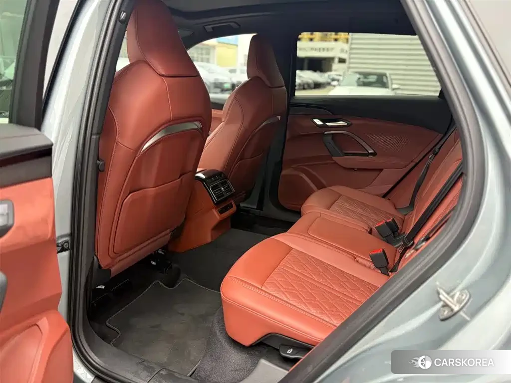 Audi Q5L id 4600398 из Китая 14