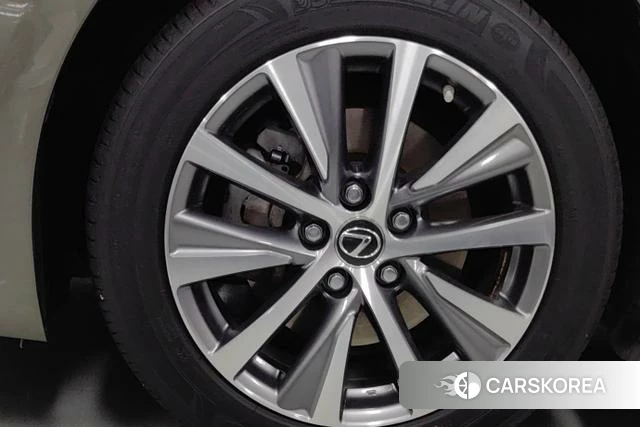 Lexus ES id 4279272 из Китая 14