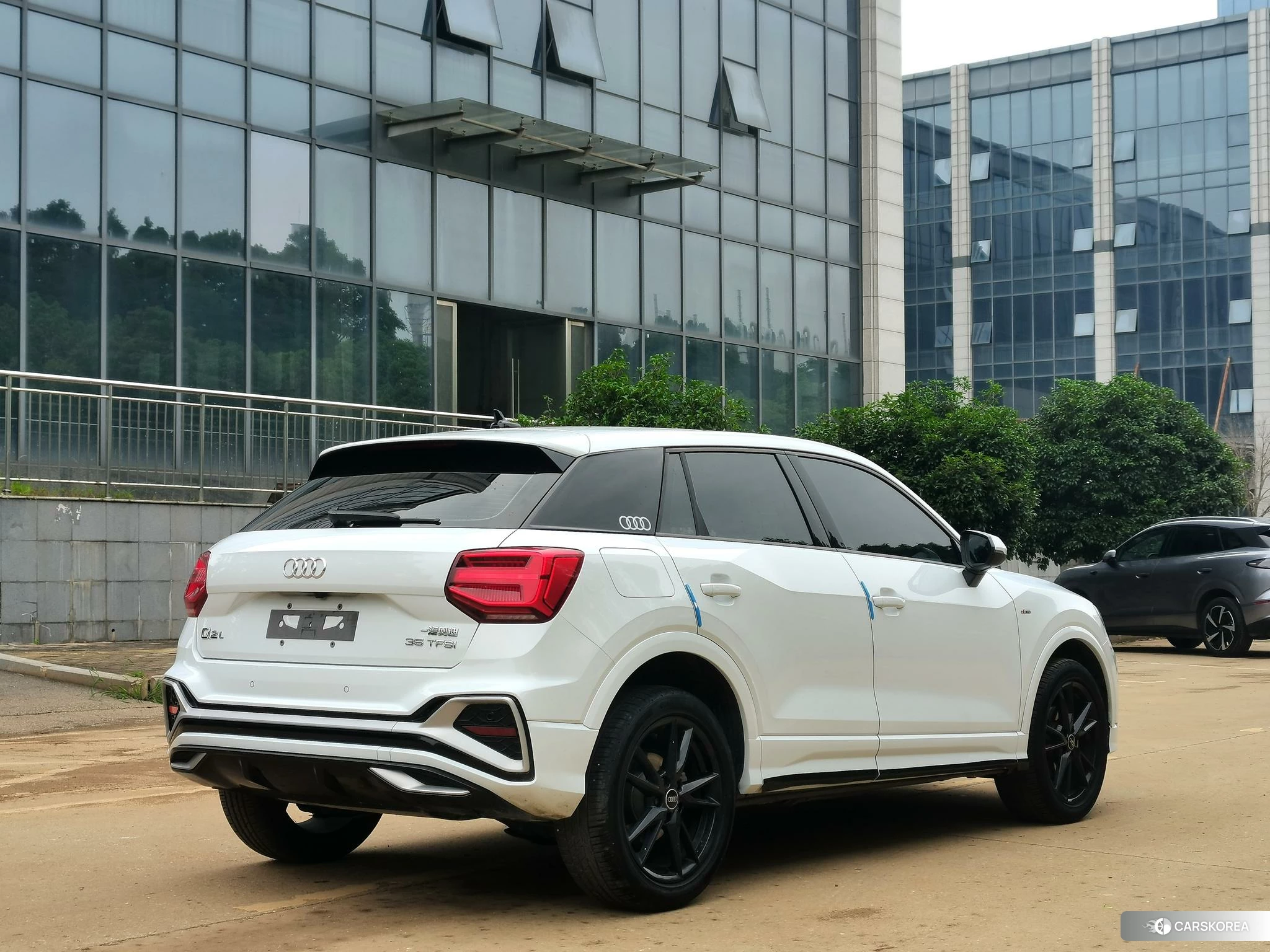 Audi Q2L id 4473383 из Китая 14
