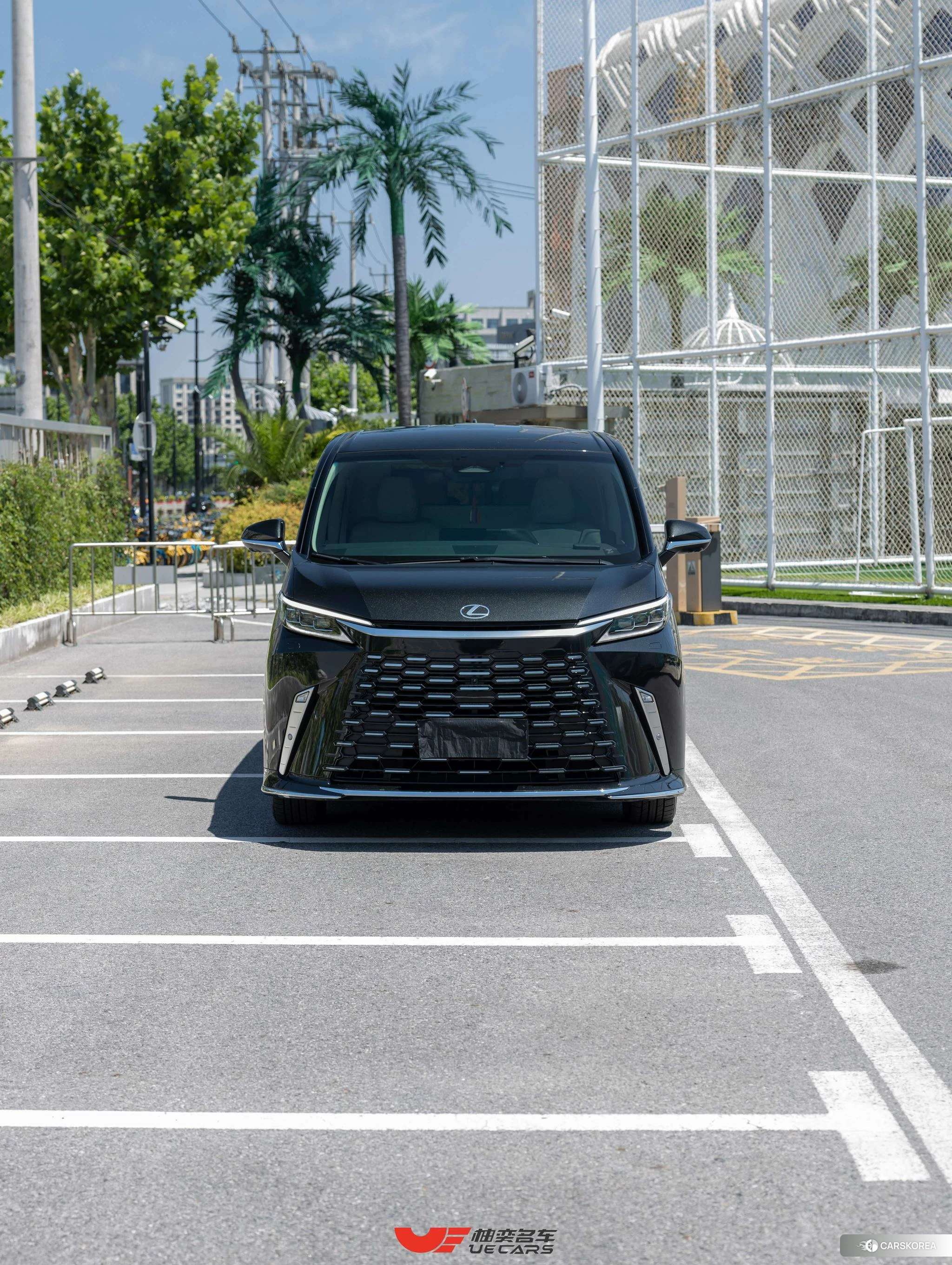Lexus LM id 4440437 из Китая 14