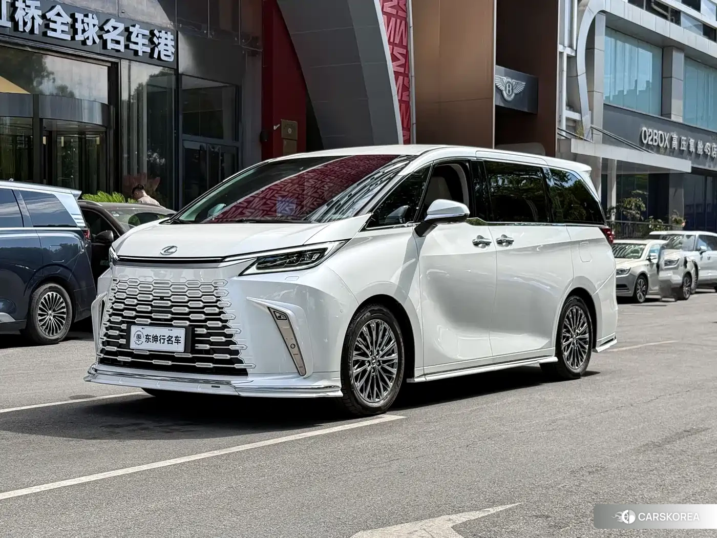 Lexus LM id 4546021 из Китая 14