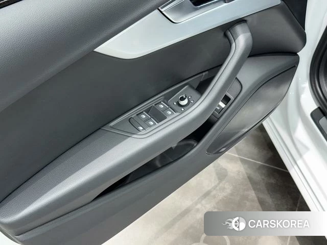 Audi A4L id 4301814 из Китая 14