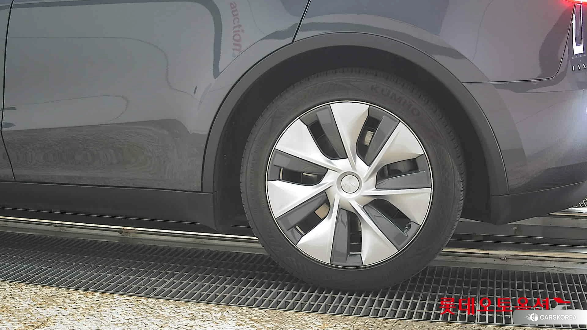 Tesla Model Y RWD id 3882118 из Кореи 14