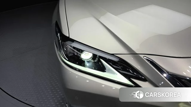Lexus ES300h 7th generation id 4837063 из Кореи 14