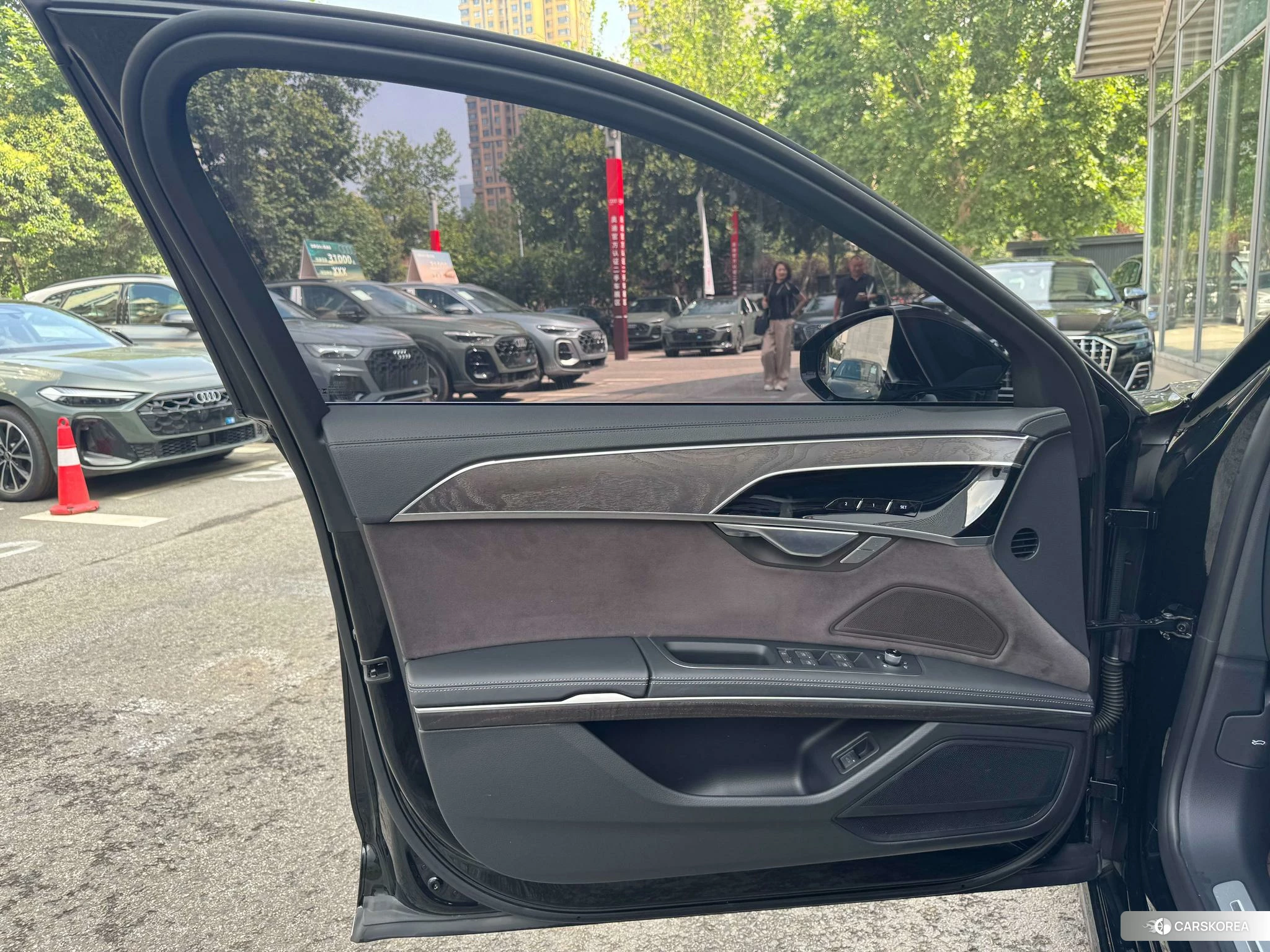 Audi A8 id 4479324 из Китая 14