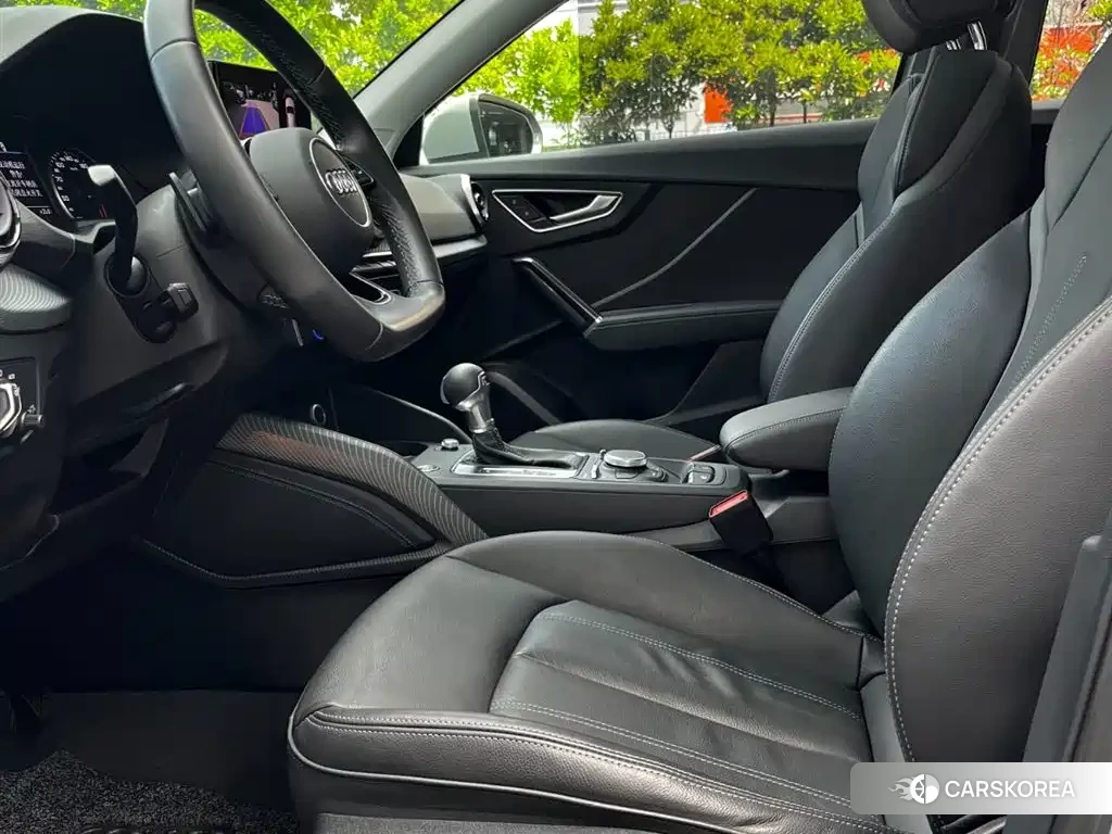 Audi Q2L id 4583623 из Китая 14