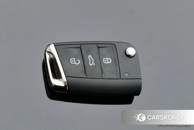 Volkswagen Tiguan L id 4276276 из Китая 14