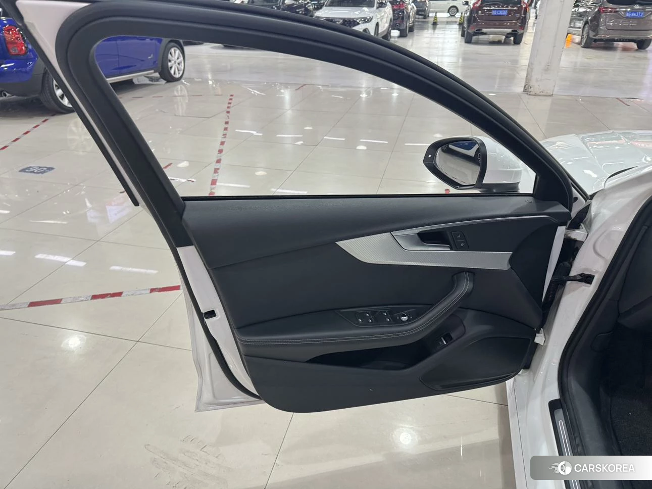 Audi A4L id 4405844 из Китая 14