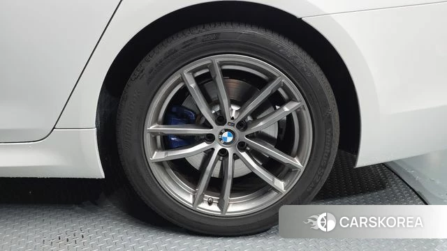 BMW 5 Series (G30) id 4351379 из Кореи 14