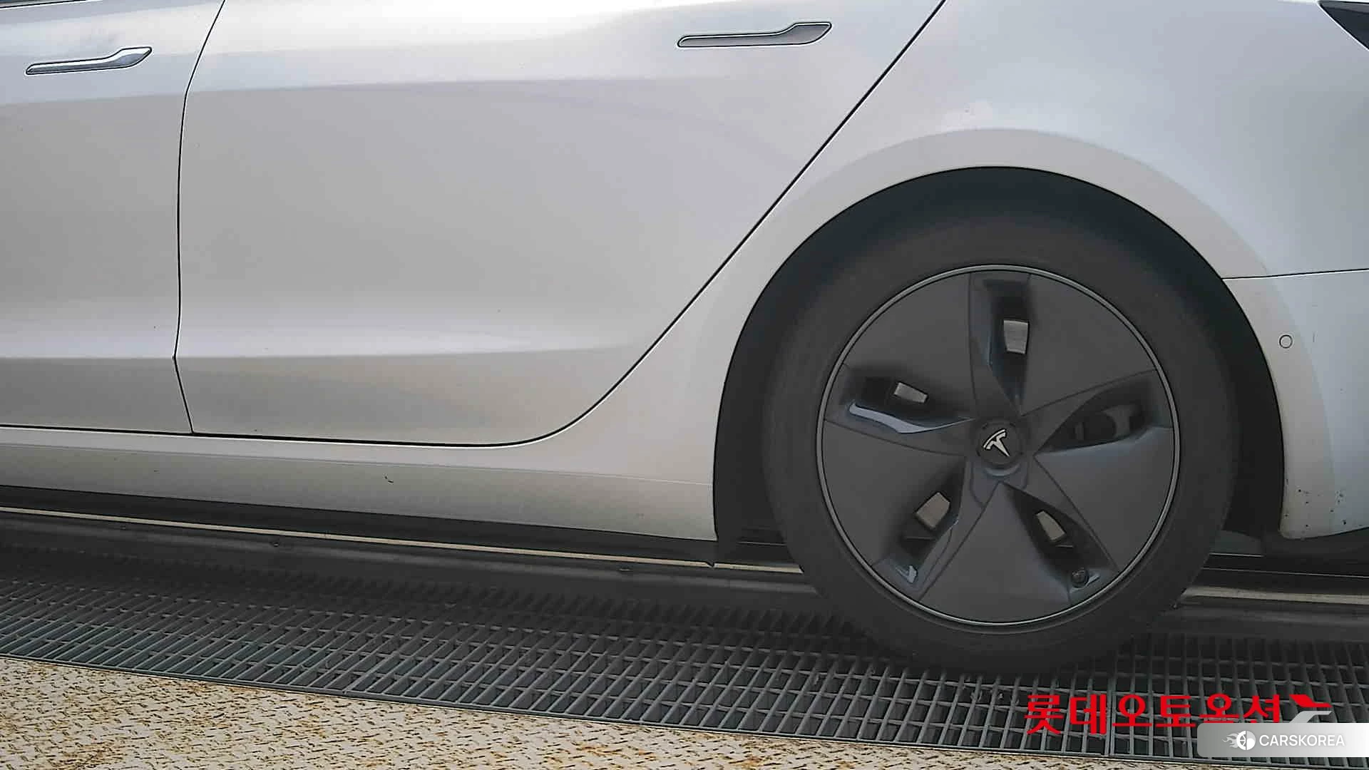 Tesla Model 3 Standard Range Plus RWD id 4679263 из Кореи 14