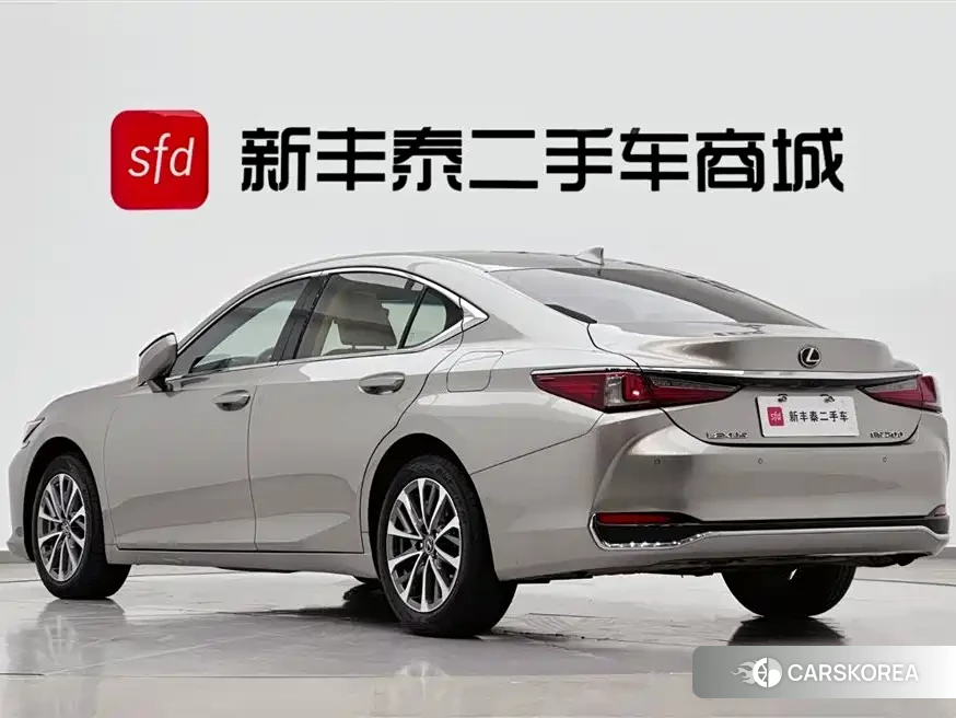 Lexus ES id 4583668 из Китая 14