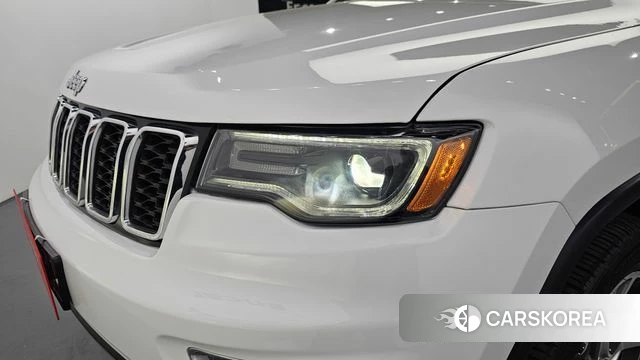 Jeep Grand Cherokee id 4268941 из Кореи 14