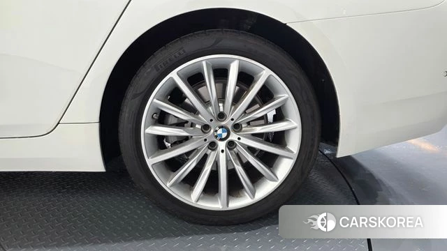 BMW 5 Series (G30) id 4571912 из Кореи 14
