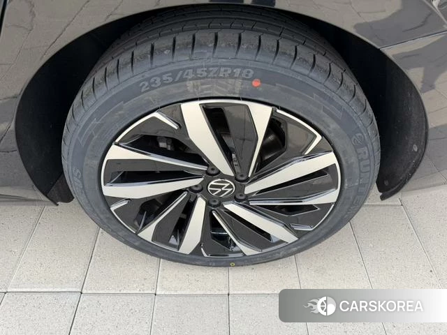 Volkswagen Passat id 4256035 из Китая 14