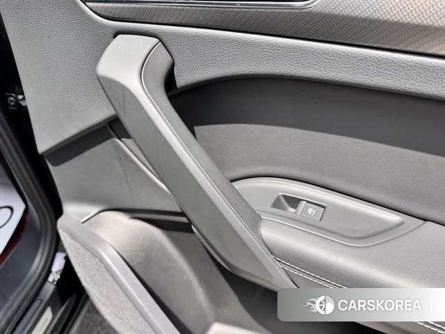 Audi Q5L id 4238154 из Китая 14