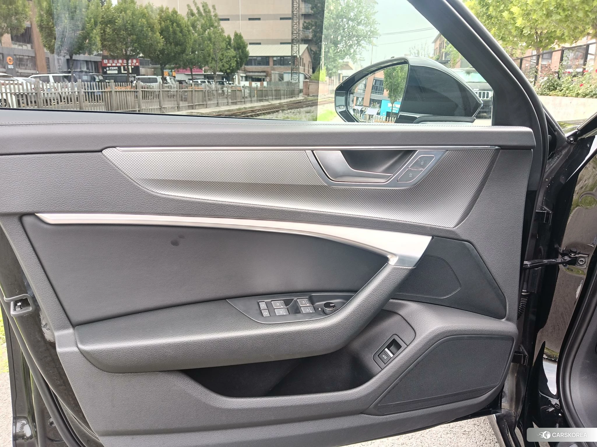 Audi A6L id 4492700 из Китая 14