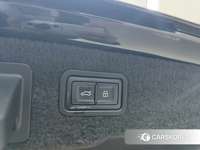 Audi A8 id 4274176 из Китая 14