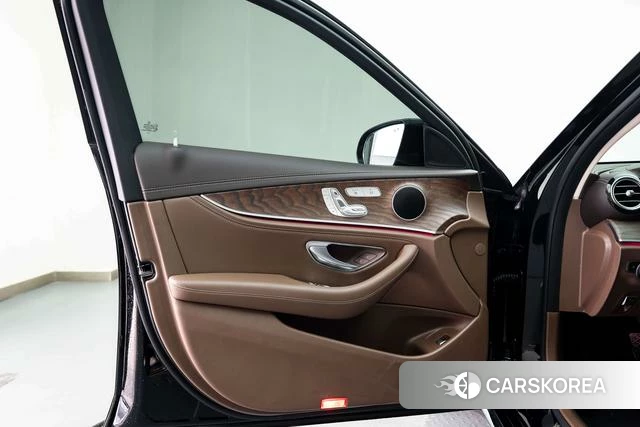 Mercedes-Benz E-class id 4263539 из Китая 14