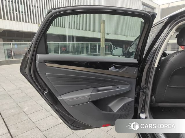 Volkswagen Passat PHEV id 4260222 из Китая 14
