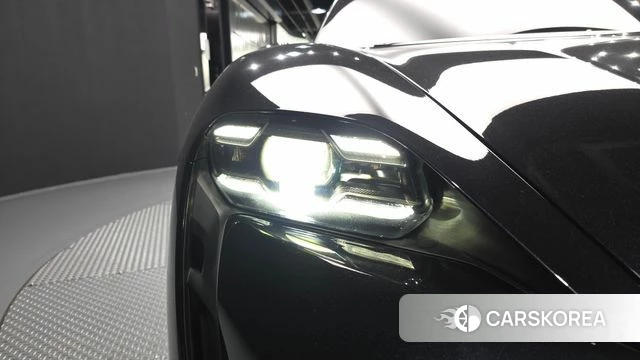 Porsche Taycan id 4573409 из Кореи 14