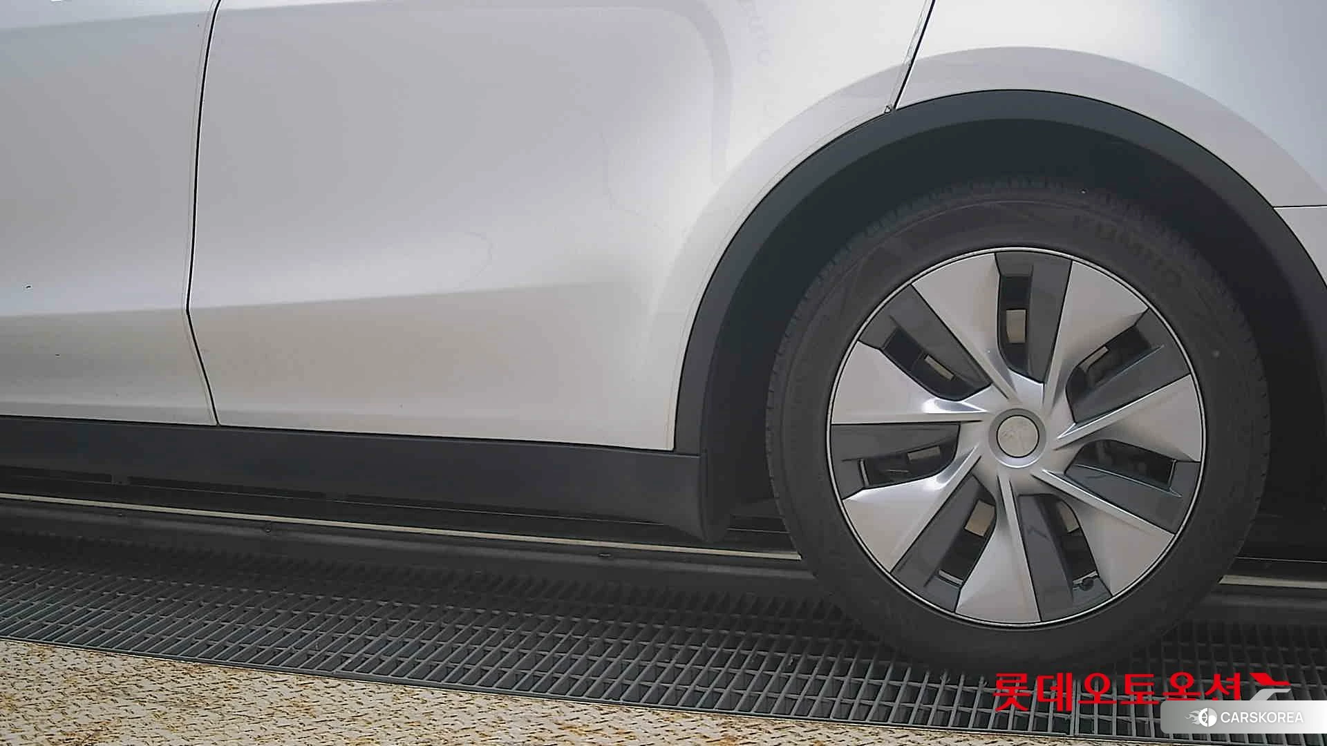 Tesla Model Y RWD id 4902616 из Кореи 14