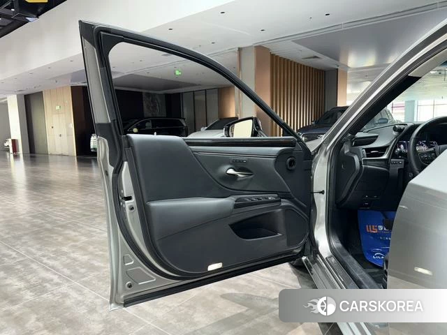Lexus ES id 4261643 из Китая 14