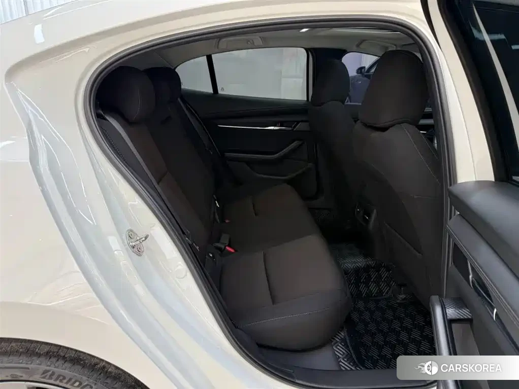 Mazda 3 id 4547930 из Китая 14