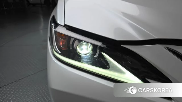 Lexus ES300h 7th generation id 4232928 из Кореи 14