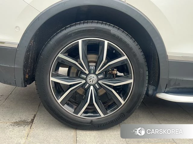 Volkswagen Tiguan L id 4213775 из Китая 14