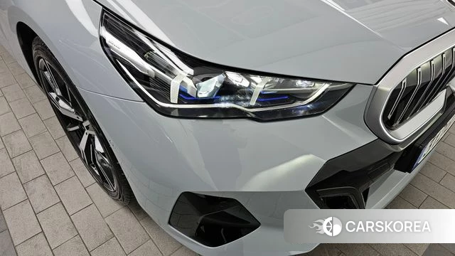 BMW 5 Series (G60) id 4229937 из Кореи 14