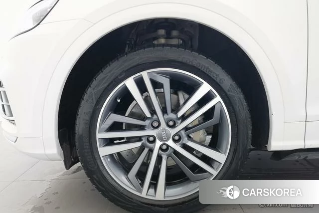 Audi Q5L id 4313970 из Китая 14