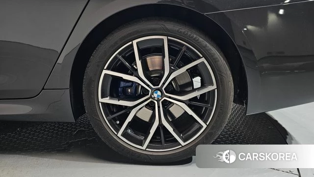 BMW 5 Series (G30) id 4898451 из Кореи 14