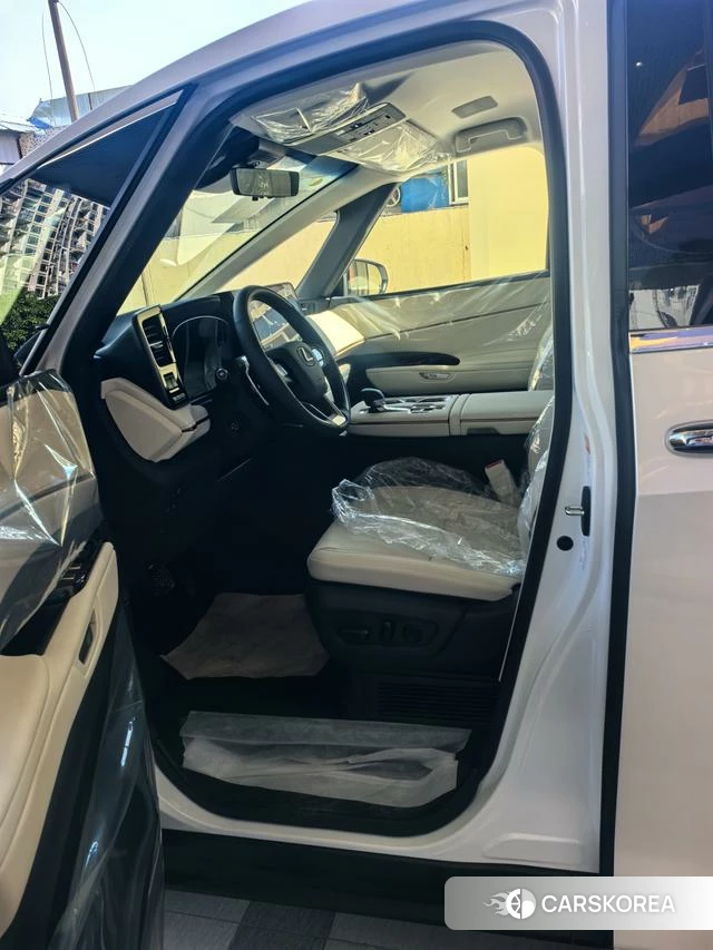 Lexus LM id 4307773 из Китая 14