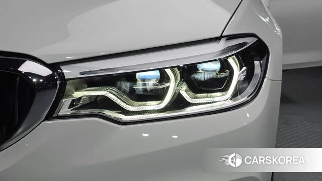 BMW 5 Series (G30) id 4557462 из Кореи 14