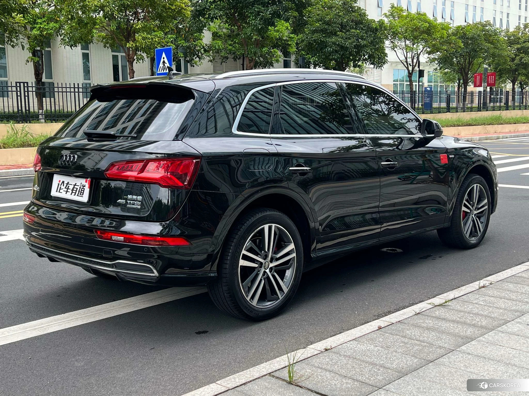 Audi Q5L id 4474001 из Китая 14