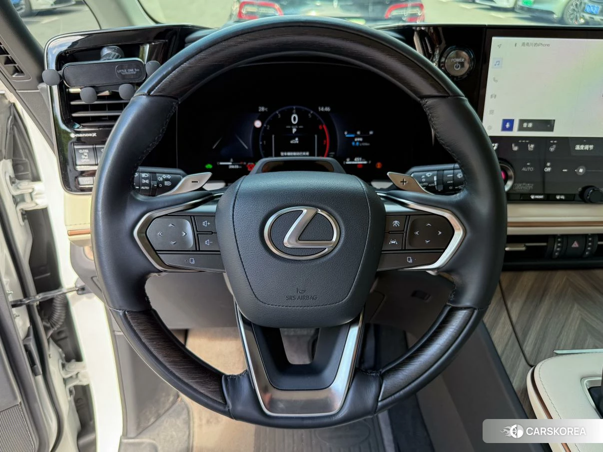 Lexus LM id 4452994 из Китая 14