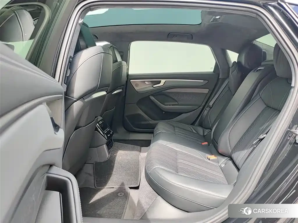 Audi A6L id 4679477 из Китая 14