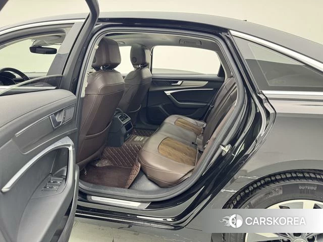 Audi A6L id 4255936 из Китая 14