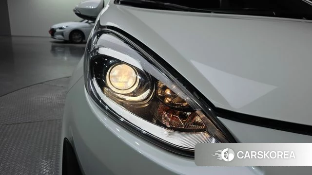 Toyota Prius C id 4232749 из Кореи 14