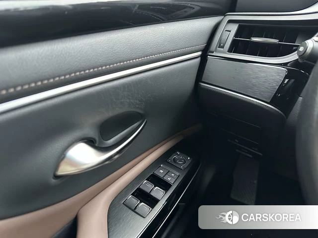 Lexus ES id 4307412 из Китая 14