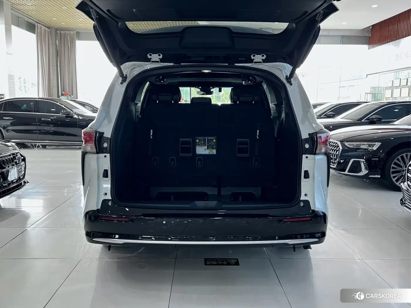 Toyota Sienna id 4547649 из Китая 15