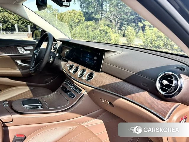 Mercedes-Benz E-class id 4276720 из Китая 15