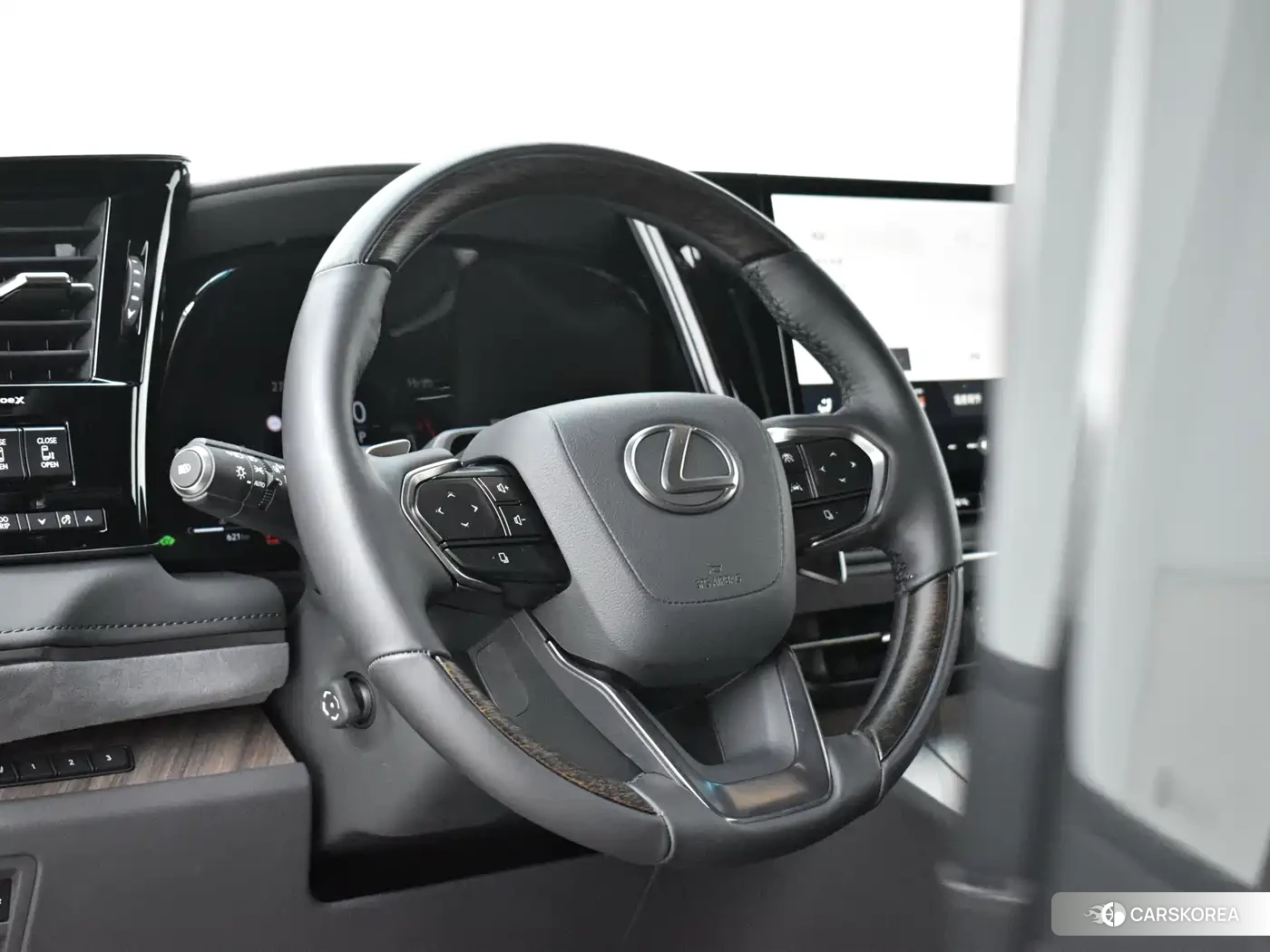 Lexus LM id 4559761 из Китая 15
