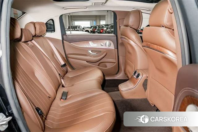 Mercedes-Benz E-class id 3856087 из Китая 15