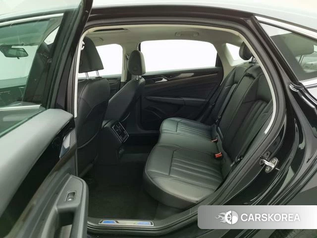 Volkswagen Passat PHEV id 4300927 из Китая 15