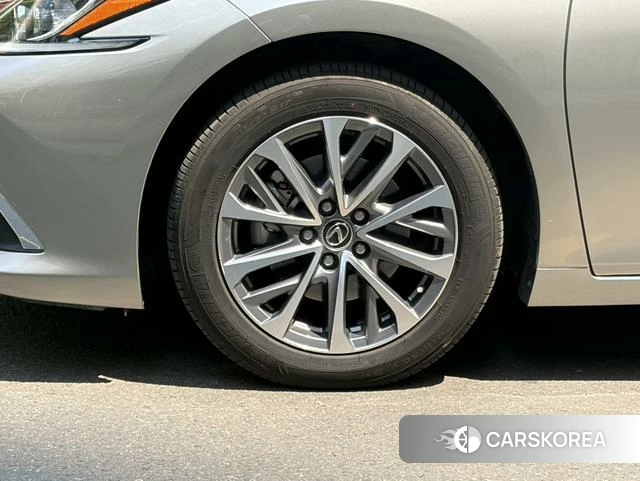 Lexus ES id 4300147 из Китая 15